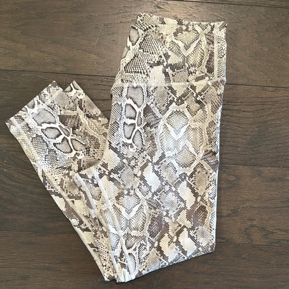 Victoria’s Secret Snake Print Leggings - Picture 1 of 6